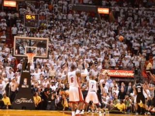 近几年NBA总决赛，王朝更迭、英雄迟暮与篮球的终极答案