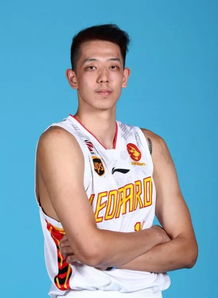 福建篮球队教练朱世龙身高之谜,矮个子教练如何撑起CBA赛场? 福建篮球队教练朱世龙身高之谜,矮个子教练如何撑起CBA赛场?