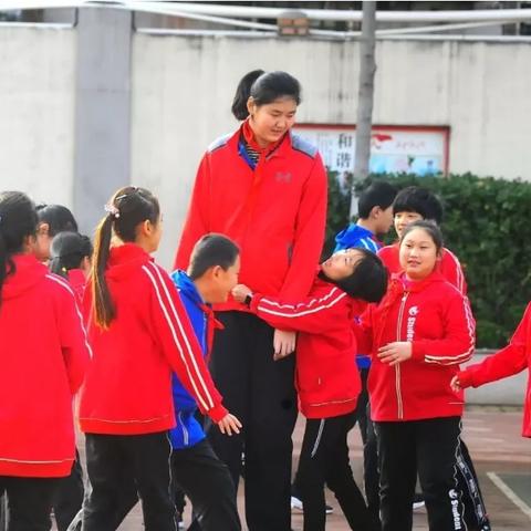 篮球新星张子宇，身高2米28的女版姚明如何改写中国女篮未来